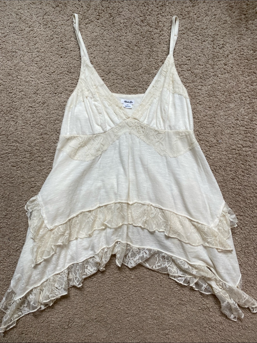 Kimchi Blue Ivory Lace-Trim Handkerchief Hem Slip Tank